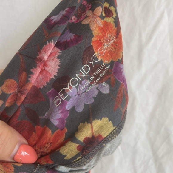 Beyond Yoga Pressed Flowers SoftMark High Waisted Midi Legging Size Small - Picture 8 of 16